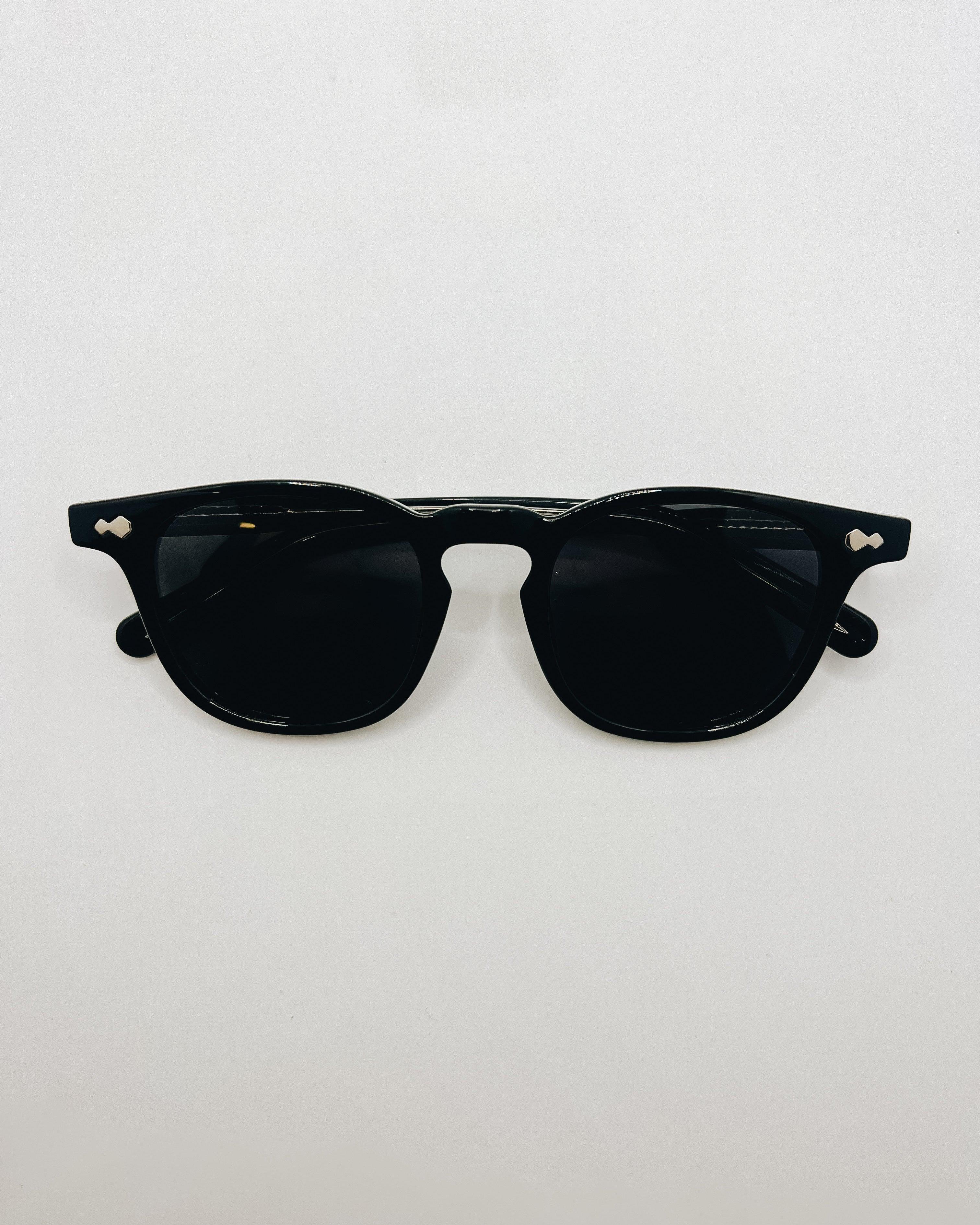 Capri - Noir - Orla Sunglasses
